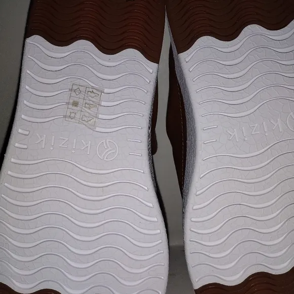 Kizik unisex shoes men's size8 women's.5  free hands
