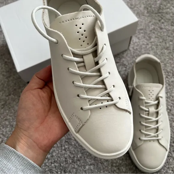 Lacoste women’s sneaker shoes  NWT