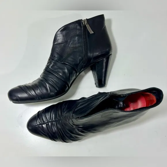 Las de‎ Rouge Booties