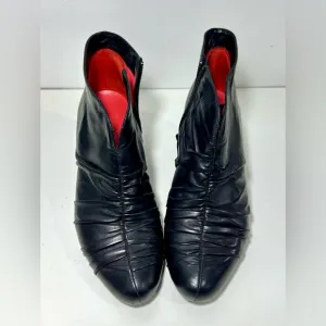 Las de‎ Rouge Booties