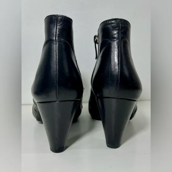 Las de‎ Rouge Booties