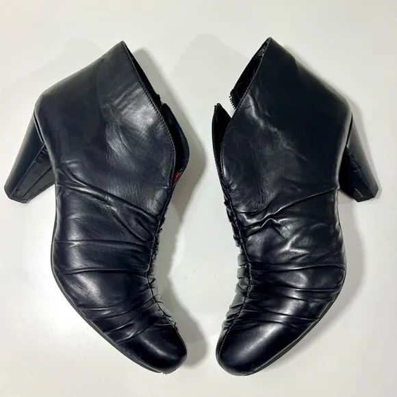 Las de‎ Rouge Booties