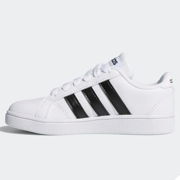 LAST PAIR! 🎉 GORGEOUS ADIDAS Kids Unisex Tennis Shoes
