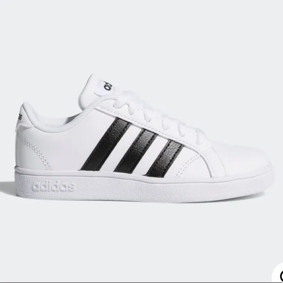 LAST PAIR! 🎉 GORGEOUS ADIDAS Kids Unisex Tennis Shoes