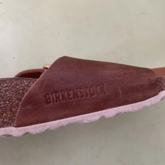 Light brown/gold original Birkenstock distressed leather shoes