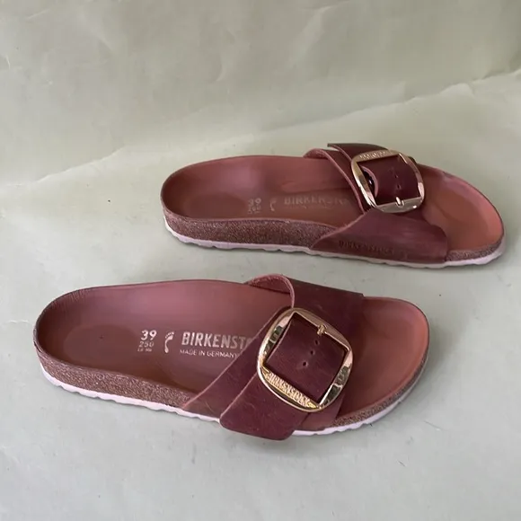 Light brown/gold original Birkenstock distressed leather shoes