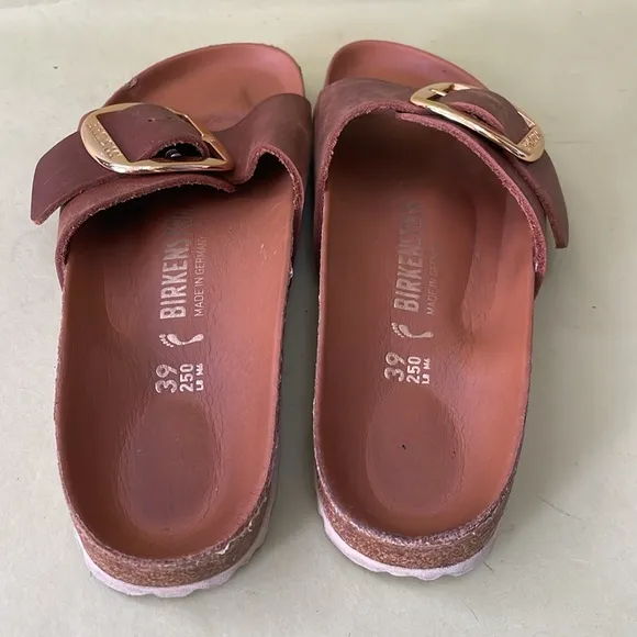 Light brown/gold original Birkenstock distressed leather shoes