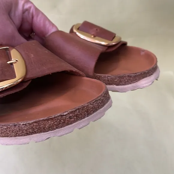 Light brown/gold original Birkenstock distressed leather shoes