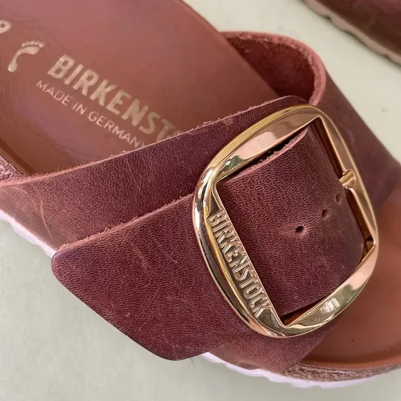 Light brown/gold original Birkenstock distressed leather shoes