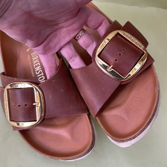 Light brown/gold original Birkenstock distressed leather shoes