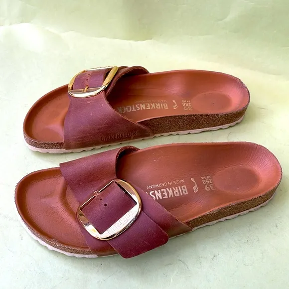 Light brown/gold original Birkenstock distressed leather shoes