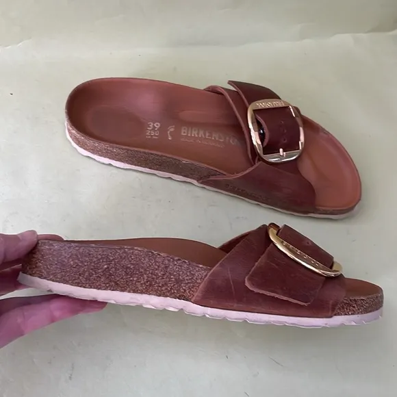 Light brown/gold original Birkenstock distressed leather shoes