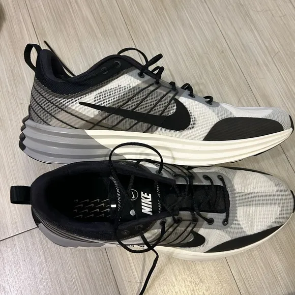 Like New Men’s Nike Lunar Roam Tennis Shoes