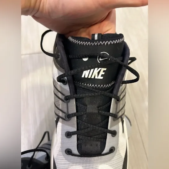 Like New Men’s Nike Lunar Roam Tennis Shoes