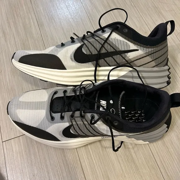 Like New Men’s Nike Lunar Roam Tennis Shoes