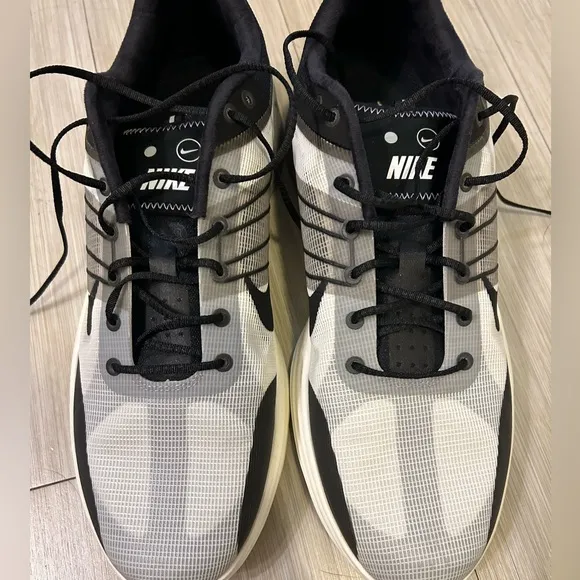 Like New Men’s Nike Lunar Roam Tennis Shoes