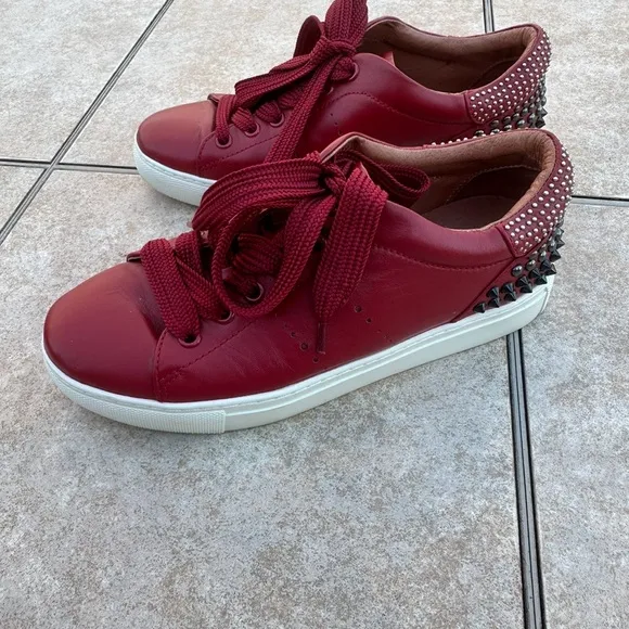Lola Cruz Women’s Shoes