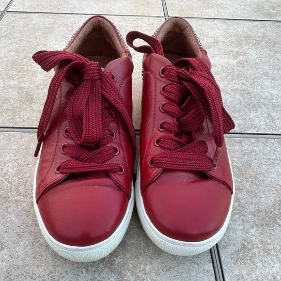 Lola Cruz Women’s Shoes