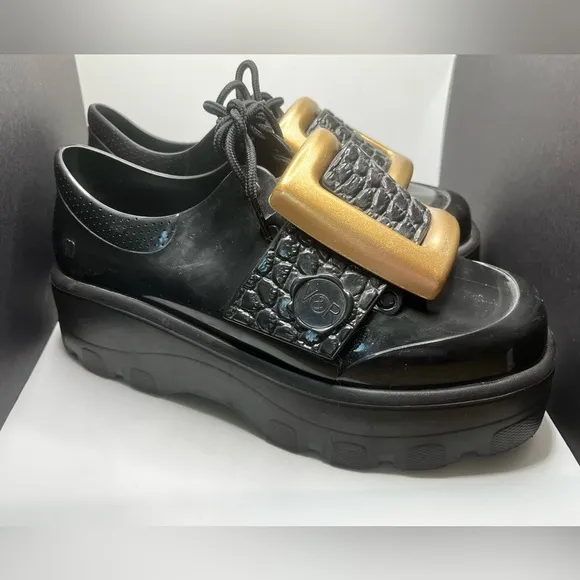MELISSA   VIKTOR &amp; ROLF Buckle Up Kick Off Size 10