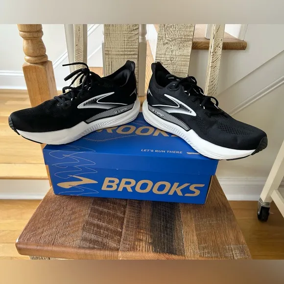 Men’s Brooks Black Glycerin GTS 22 Run &amp; Walk Shoes
