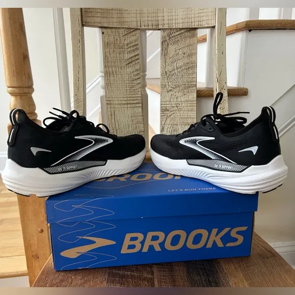 Men’s Brooks Black Glycerin GTS 22 Run &amp; Walk Shoes