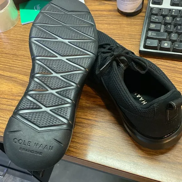 Men’s Cole Haan Black Trainers shoes Sz 9M.  NWOT