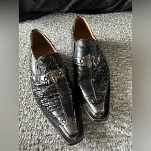 Men’s Goldenhorse Cowboy style shoes