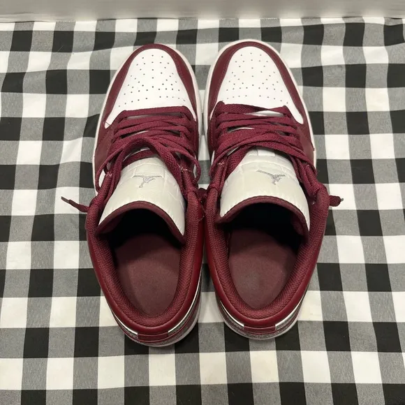 Men’s Jordan 1 Low White Bordeaux Size 11