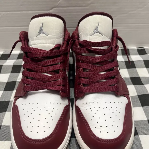 Men’s Jordan 1 Low White Bordeaux Size 11