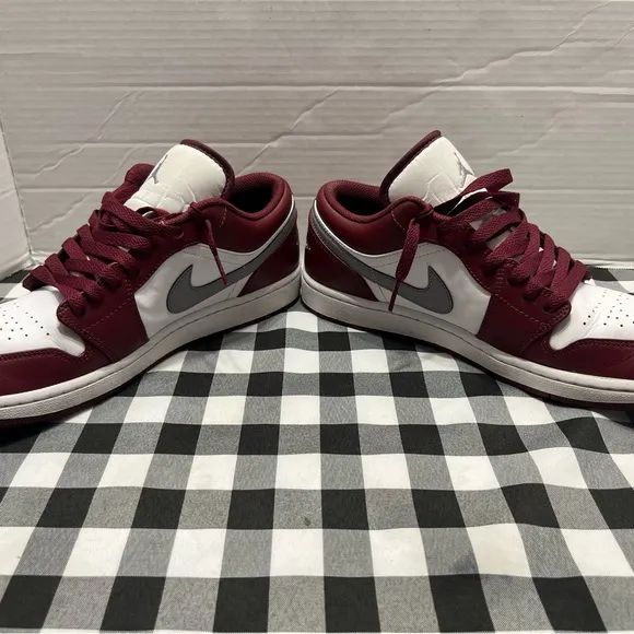 Men’s Jordan 1 Low White Bordeaux Size 11