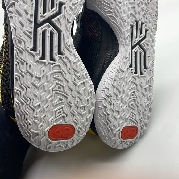 Men’s Kyrie 7 Red/Orange/Yellow/Black/White CQ9326-003 USED Size 8.5