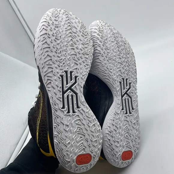 Men’s Kyrie 7 Red/Orange/Yellow/Black/White CQ9326-003 USED Size 8.5