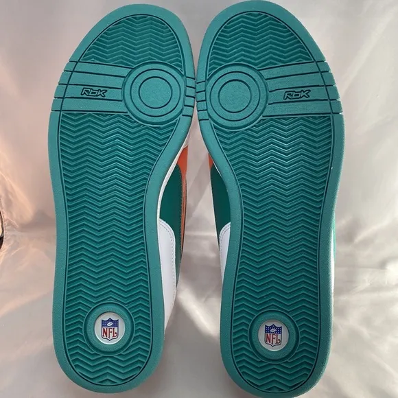 Men’s NEW Reebok Dolphins Shoes Size 11