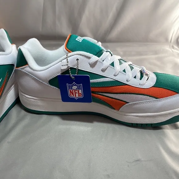 Men’s NEW Reebok Dolphins Shoes Size 11