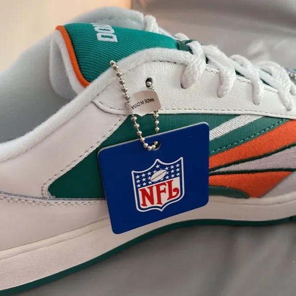 Men’s NEW Reebok Dolphins Shoes Size 11