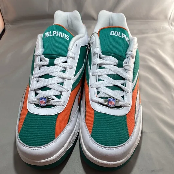 Men’s NEW Reebok Dolphins Shoes Size 11