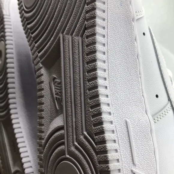 Men’s Nike AF1 ‘07 CW2288-111 USED Size 8.5