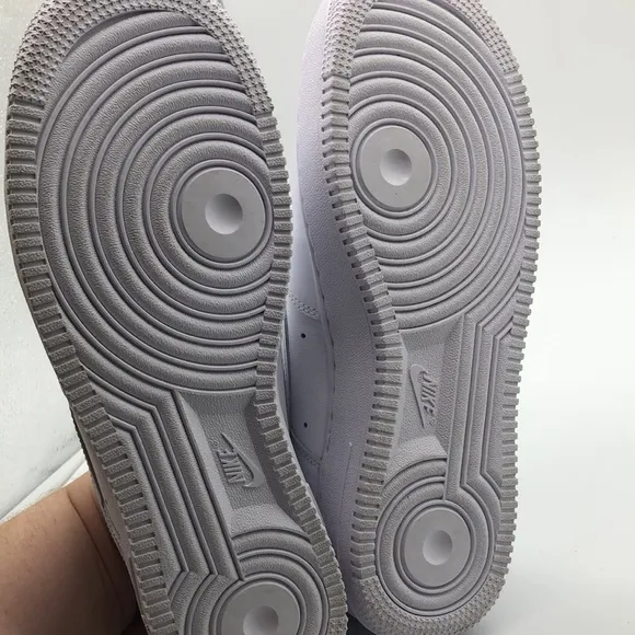 Men’s Nike AF1 ‘07 CW2288-111 USED Size 8.5