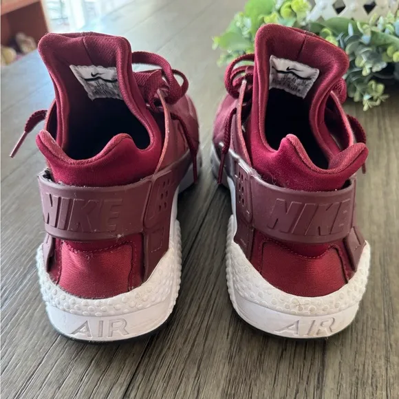 Men’s Nike Air Hurache Shoes