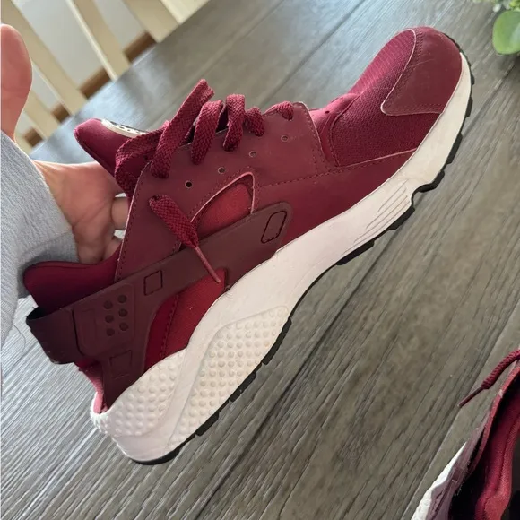Men’s Nike Air Hurache Shoes