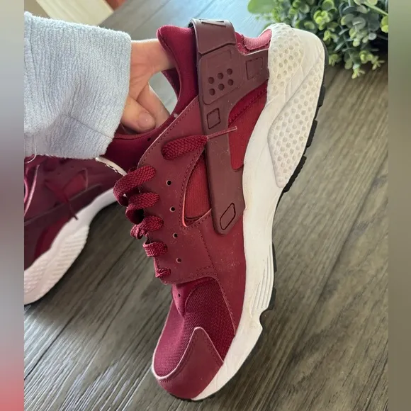 Men’s Nike Air Hurache Shoes