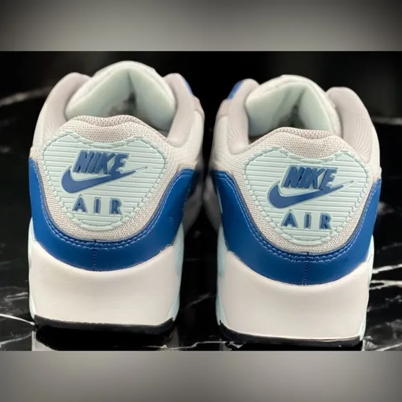 Men’s Nike Air Max 90 'Glacier Blue' Size 10