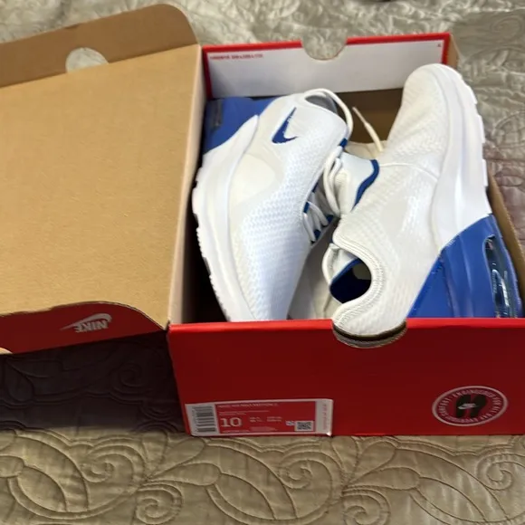 men’s Nike air max motion 2 shoes, size 10 nwt