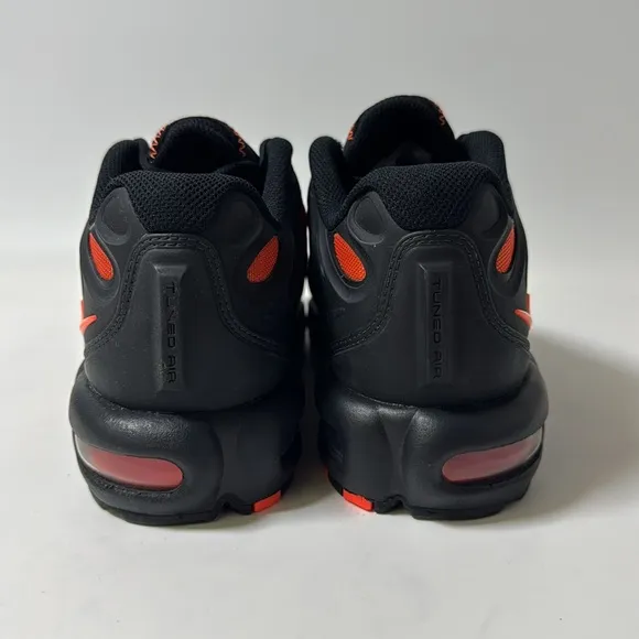 Men’s Nike Air Max Plus Drift Shoes Black Dragon Red Crimson  FD4290 010