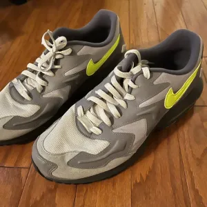 Men’s Nike Air Max2 Light Shoes Gunsmoke Volt Size 12