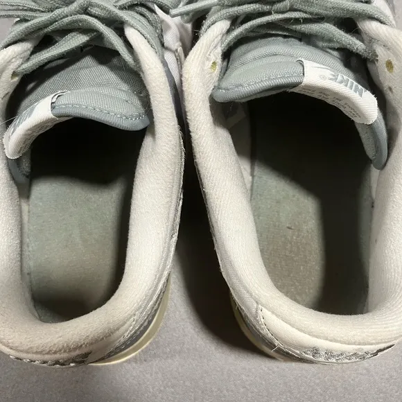 Men’s Nike Dunk Low Mica Green Athletic Shoes Size 11.5