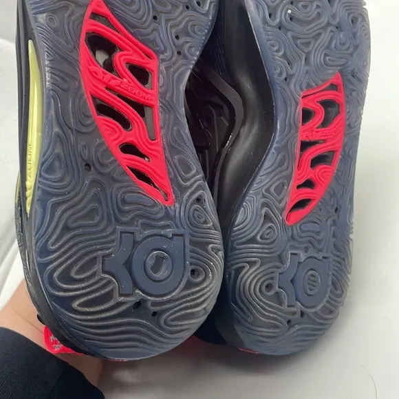 Men’s Nike KD15 Multi Colored DC1975-001 USED Size 8