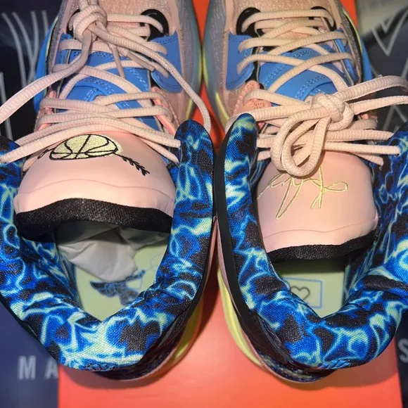 Men’s Nike Kyrie Infinity Valentine’s Day Basketball Shoes