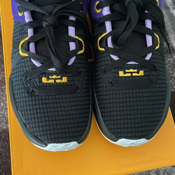 Men's Nike LeBron Witness 7 Lakers Basketball Shoes