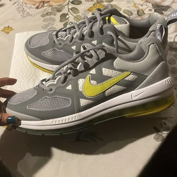 Men’s Nike shoes size 11.5